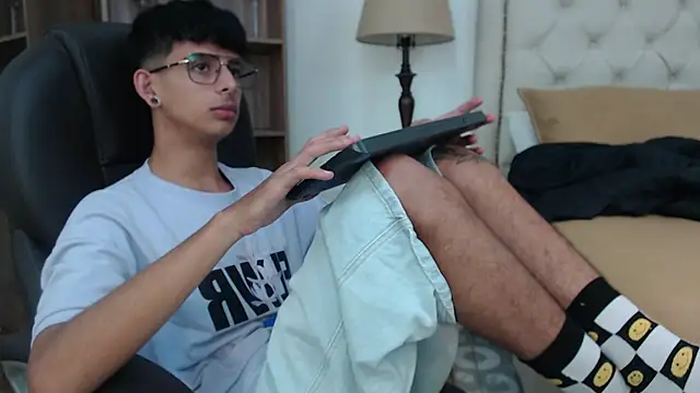 Ibratxandy online show from April 2026 07:09:02 PM