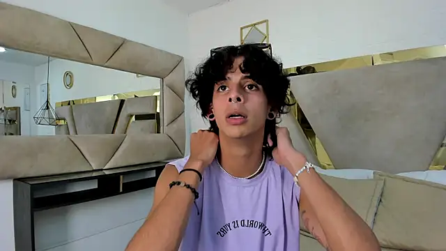 Ibratxandy online show from October 2025 08:32:02 PM