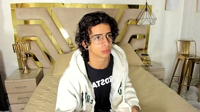 Ibratxandy online show from November 2025 01:01:02 PM