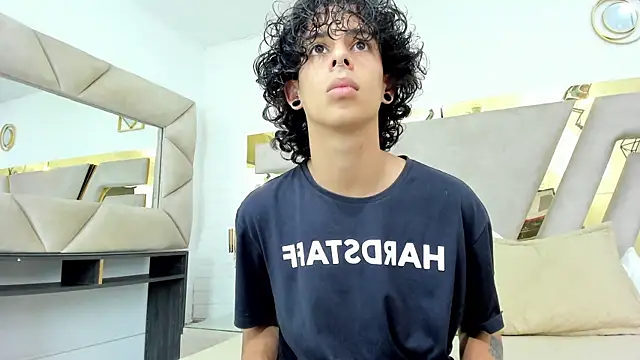 Ibratxandy online show from November 2025 07:18:02 PM