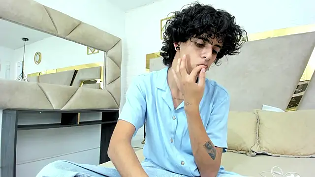 Ibratxandy online show from November 2025 07:24:02 PM