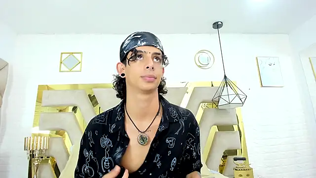 Ibratxandy online show from October 2025 05:10:01 PM