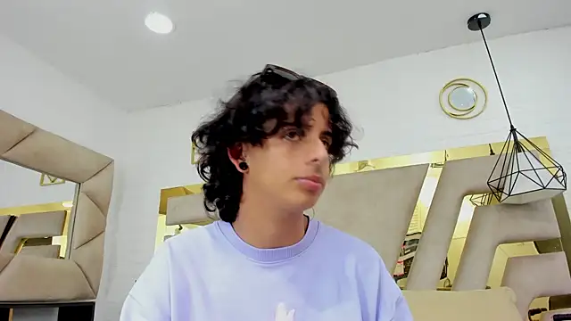 Ibratxandy online show from November 2025 08:31:02 PM