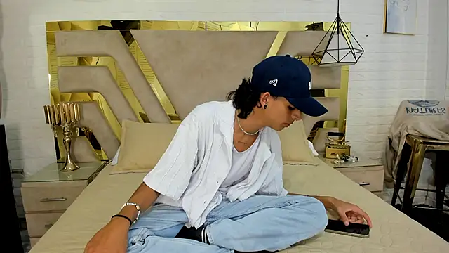 Ibratxandy online show from November 2025 07:17:02 PM