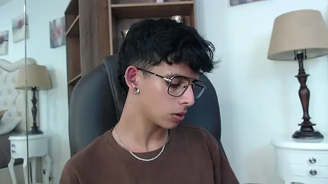 Ibratxandy online show from April 2026 06:56:01 PM