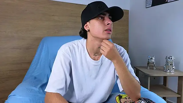 Stiven Benet  online show from October 2025 12:48:01 PM