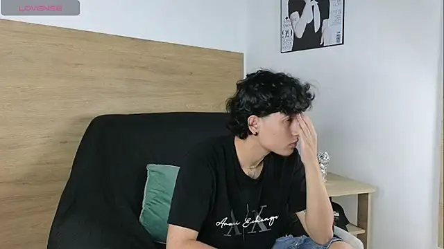 Stiven Benet  online show from November 2025 08:23:02 PM