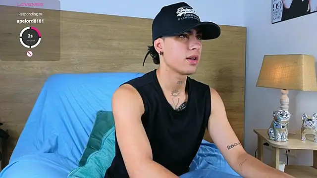 Stiven Benet  online show from October 2025 01:10:02 PM