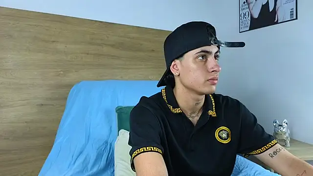 Stiven Benet  online show from November 2025 06:56:02 PM