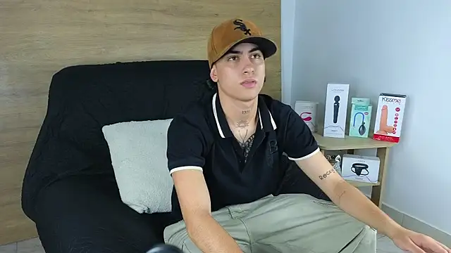 Stiven Benet  online show from November 2025 09:07:01 PM