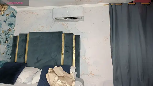 lesly cutee online show from April 2026 12:11:02 PM