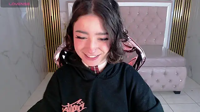 venuss09 s online show from October 2025 01:56:01 PM