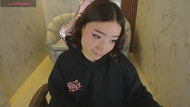 venuss09 s online show from December 2025 01:49:02 PM