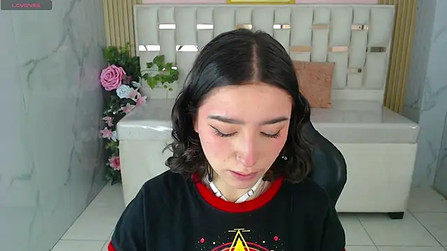 venuss09 s online show from December 2025 01:48:02 PM