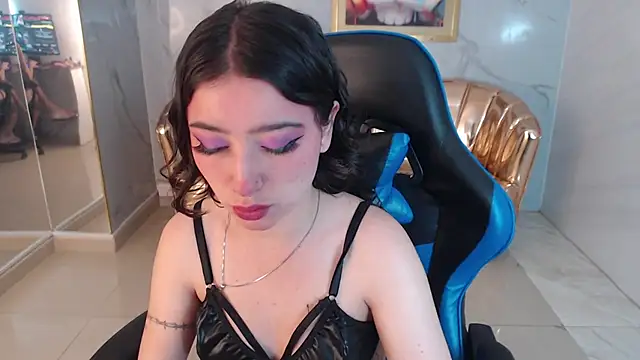 venuss09 s online show from October 2025 02:29:02 PM