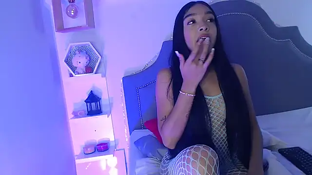 Snapshot of pocahontamoon chatting on February 2026 03:44:01 PM pocahontamoon online show from February 2026 03:44:01 PM