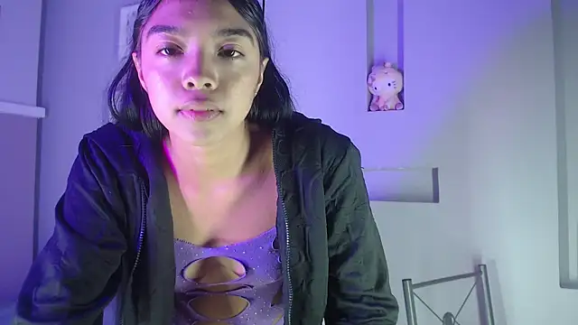 pocahontamoon online show from October 2025 04:20:01 PM