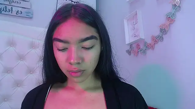pocahontamoon online show from September 2025 01:18:02 PM