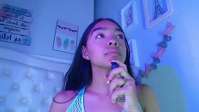 pocahontamoon online show from September 2025 01:17:02 PM