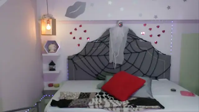 pocahontamoon online show from October 2025 03:44:02 PM