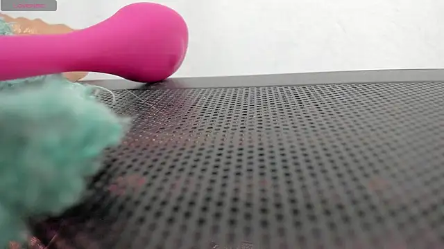 FluffyMelons online show from April 2026 11:00:02 PM