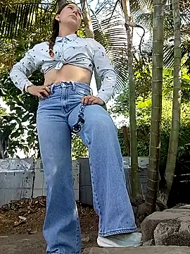 Arianna Moss online show from July 2026 09:19:01 PM