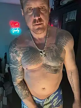 Snapshot of CloudyKingG chatting on April 2026 11:39:02 PM CloudyKingG online show from April 2026 11:39:02 PM