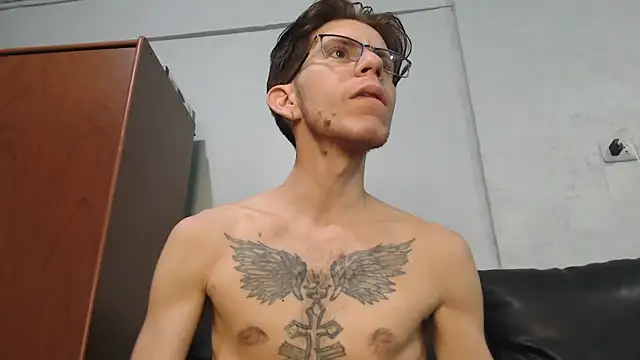 AlexandroRossi online show from November 2025 06:28:02 AM