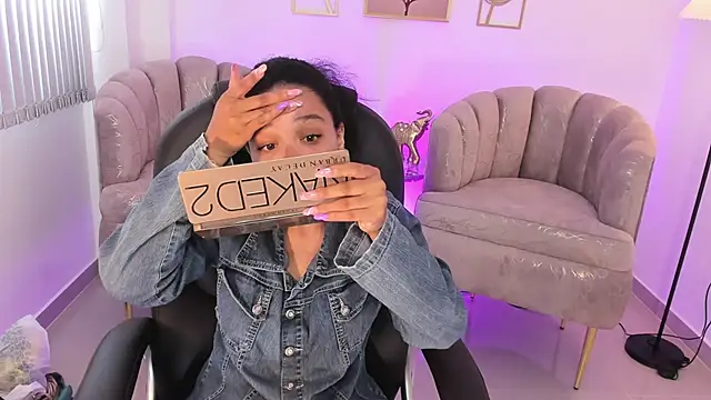Ayshel cooperr online show from October 2025 04:08:02 PM