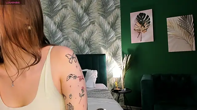 Kati Li online show from September 2025 10:33:02 AM