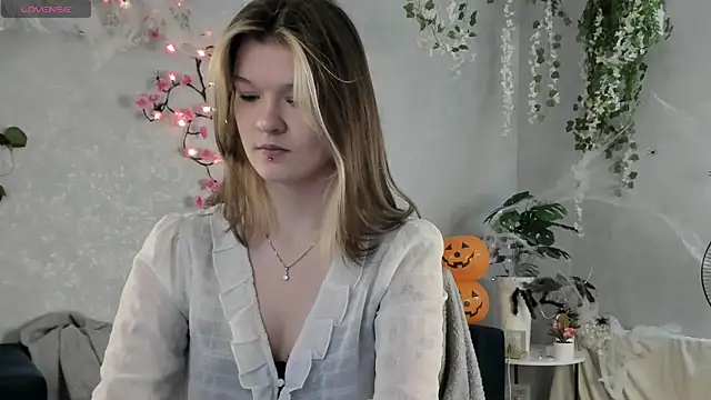 Kati Li online show from October 2025 10:35:02 AM