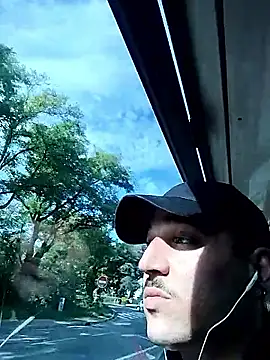 Snapshot of JuicyBigcock@xh chatting on October 2025 01:34:01 PM JuicyBigcockxh online show from October 2025 01:34:01 PM