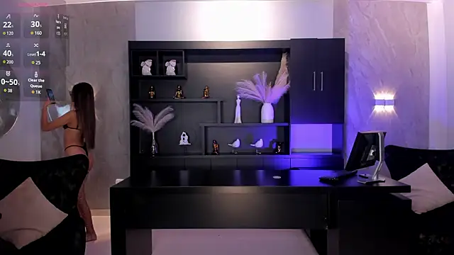 Snapshot of MaddyOwens chatting on November 2025 11:42:01 AM MaddyOwens online show from November 2025 11:42:01 AM