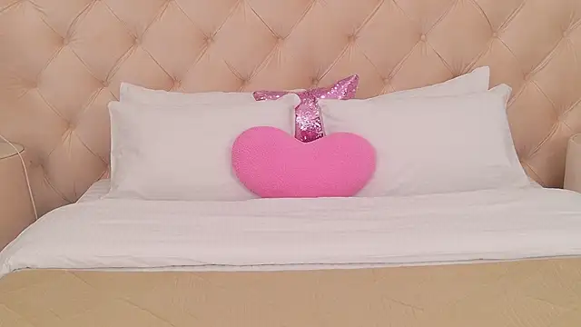 NoraHaynes online show from January 2026 02:59:02 AM