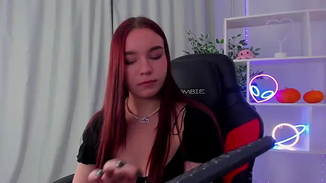NoraHaynes online show from October 2025 03:17:02 AM