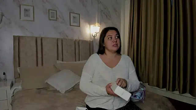 Snapshot of Paula_And chatting on January 2026 11:25:02 AM Paula And online show from January 2026 11:25:02 AM