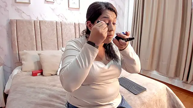 Snapshot of Paula_And chatting on October 2025 07:56:02 PM Paula And online show from October 2025 07:56:02 PM