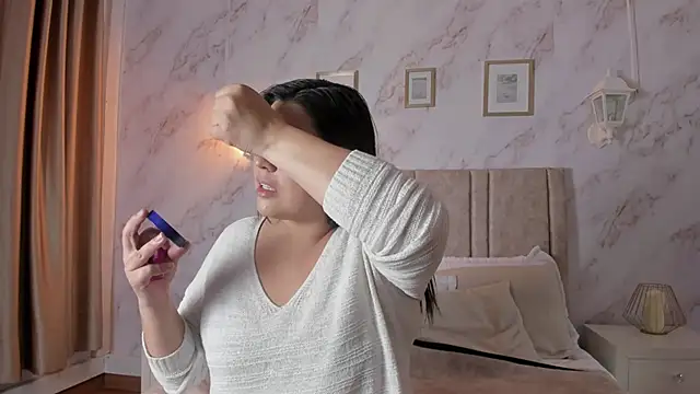 Snapshot of Paula_And chatting on March 2026 11:21:01 AM Paula And online show from March 2026 11:21:01 AM