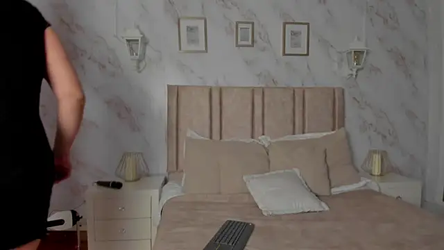 Snapshot of Paula_And chatting on January 2026 11:38:01 AM Paula And online show from January 2026 11:38:01 AM