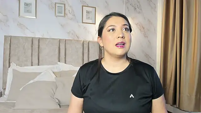 Snapshot of Paula_And chatting on April 2026 11:50:02 AM Paula And online show from April 2026 11:50:02 AM