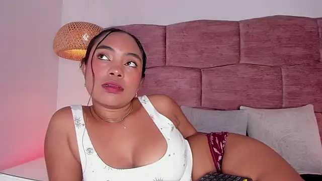 Snapshot of dani_velvet chatting on February 2026 03:03:02 AM dani velvet online show from February 2026 03:03:02 AM