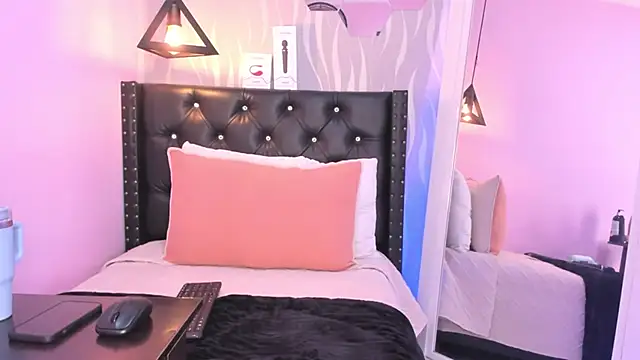 lucia-cute online show from March 2026 07:06:02 PM