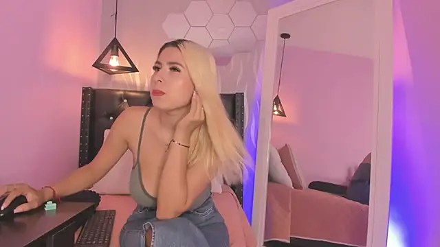 lucia-cute online show from March 2026 07:16:02 PM