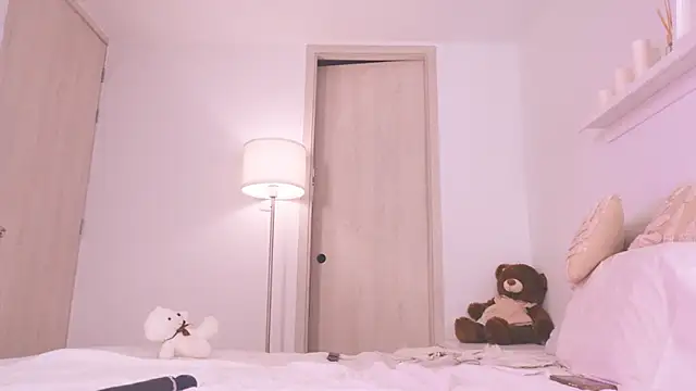 moon angels online show from December 2025 12:29:01 PM