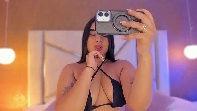 Snapshot of Caro_Suarez chatting on September 2025 12:00:02 PM Caro Suarez online show from September 2025 12:00:02 PM
