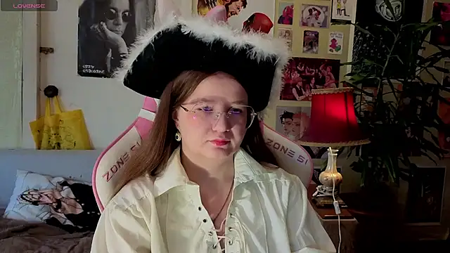 Snapshot of Sienna-Cow chatting on October 2025 11:46:01 AM Sienna-Cow online show from October 2025 11:46:01 AM