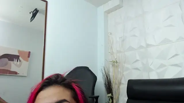 Snapshot of sara_dias chatting on October 2025 09:03:01 PM sara dias online show from October 2025 09:03:01 PM