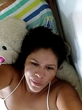 Snapshot of hotmom33 chatting on October 2025 08:07:02 AM hotmom33 online show from October 2025 08:07:02 AM