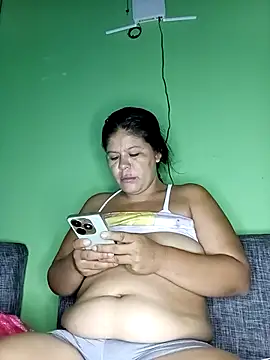 Snapshot of hotmom33 chatting on September 2025 11:10:02 AM hotmom33 online show from September 2025 11:10:02 AM