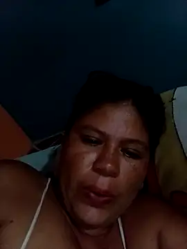 Snapshot of hotmom33 chatting on September 2025 10:00:02 AM hotmom33 online show from September 2025 10:00:02 AM